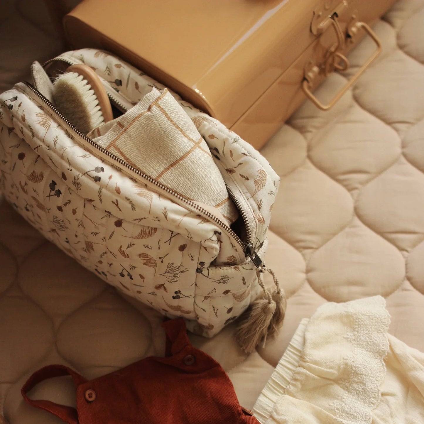 Organic Cotton Quilted Wash Bag - Grasslands