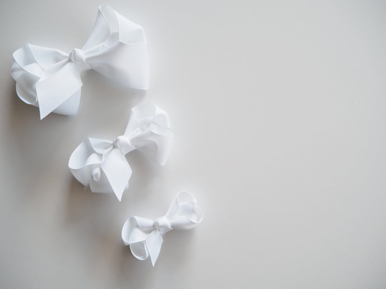 Small Clip Bow (Set of 2) - White