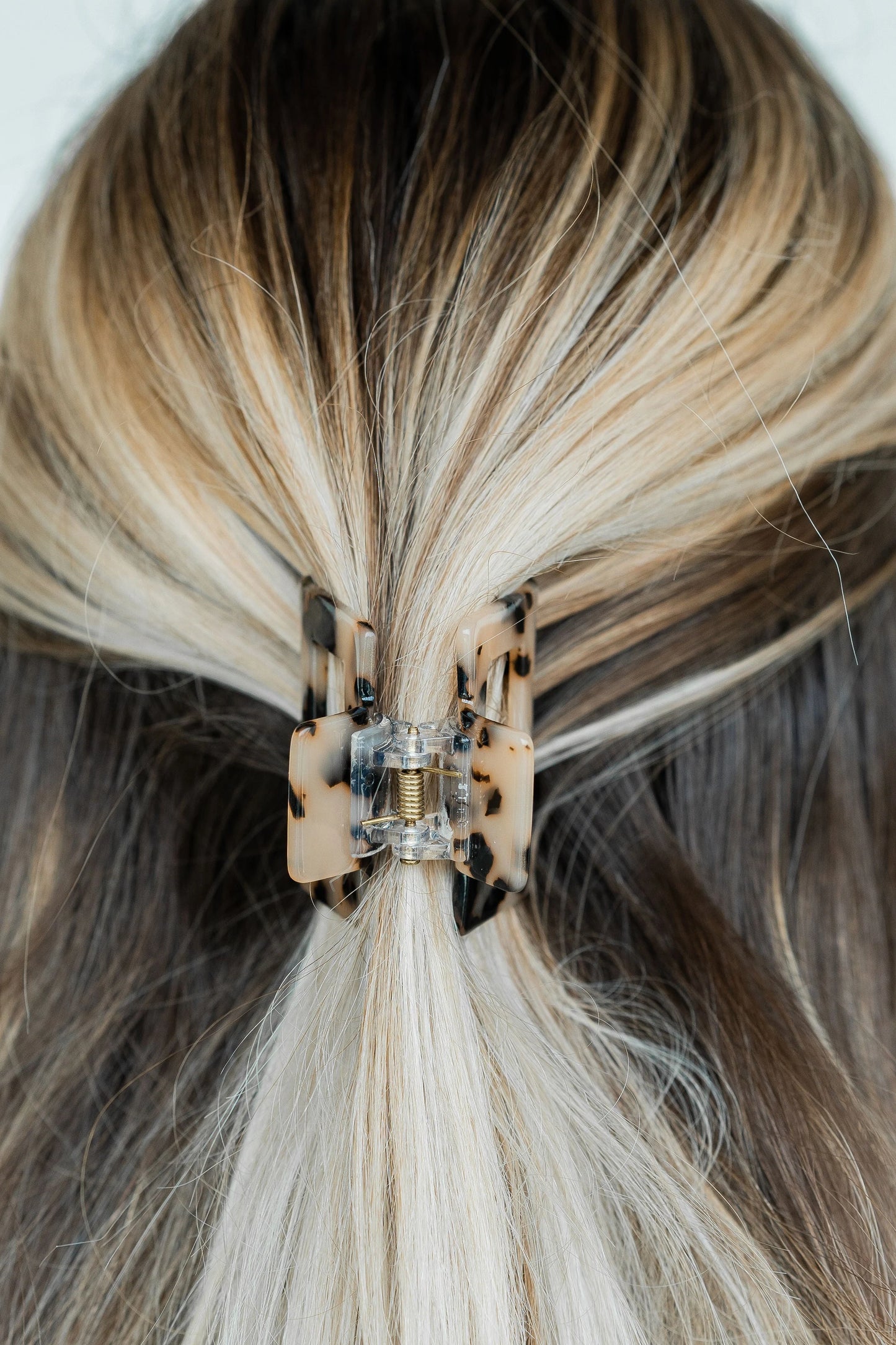 Carly Hair Claw - Blonde Tortoise